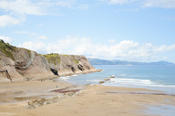 Fototapeta na wymiar Playa de Zumaia, Itzurun Hondartza en Gipuzkoa, Euskadi (País Vasco)