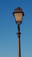Fototapeta na wymiar Vue rapprochée d'un lampadaire