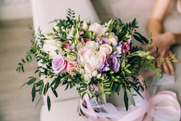 bride holding bouquet