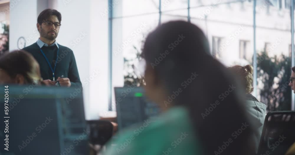 Leinwandbilder portrait of a teacher giving lesson to diverse multiethnic group of female and male students. class 