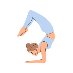Femme qui fait une posture d'√©quilibre de yoga