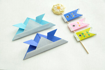 折り紙の鯉のぼりと兜