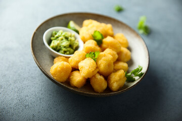 Homemade shrimp bites with avocado mash 