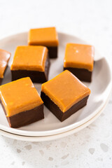 Caramel fudge