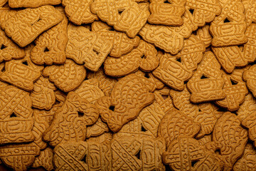 a heap of speculoos cookies