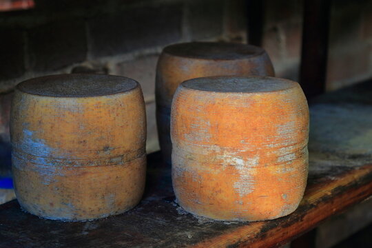Parmigiano Reggiano DOP is an Italian hard, boiled and unpressed cheese made from raw cow's milk from animals raised in a specific production area and fed mainly on local feed.
