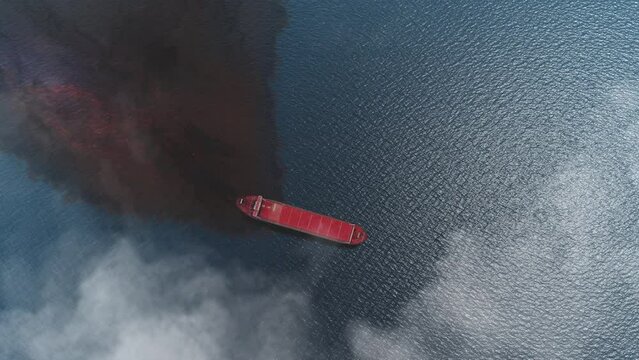 Oil Spills out from Tanker ship in the ocean Aerial top down
Drone view above tanker ship spills oil with A big black oil slick in the water,4K,2023
