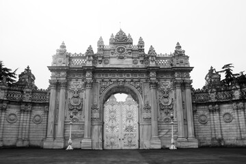 Fototapeta na wymiar baroque architecture. iconic dolmabahce gate.