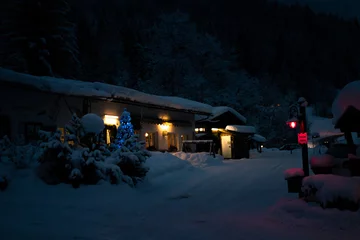 Türaufkleber Bereich snow covered house in winter
