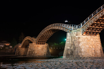 山口県岩国市にある錦帯橋と岩国城の夜景