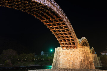 山口県岩国市にある錦帯橋の夜景
