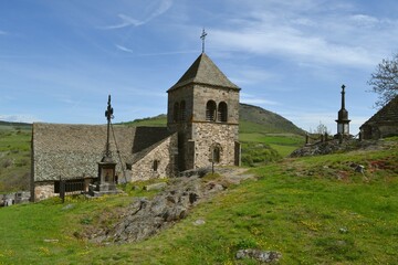 Fototapeta premium Eglise du Chastel, cimetière de Saint Floret