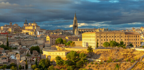 Fototapeta na wymiar Toledo. Old medieval spanish town at sunset.