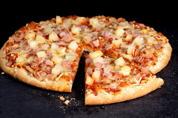 Pizza Havaina com ananás e presunto