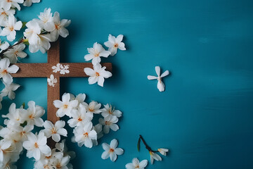 Cruz de madeira com flores da primavera sobre fundo azul com espaço de cópia. Fundo de religião. Feriados religiosos da igreja. Festa do Cristianismo, Páscoa, Domingo de Ramos, Batizado, casamento na 