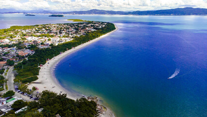 Praia Ilha Península Pontal Daniela Florianópolis Floripa Natureza Paisagem Natural Manguezal Mar Oceano Atlântico Mata Atlântica Viagem Verão Viajar Férias Baía Norte Céu Santa Catarina Brasil Drone