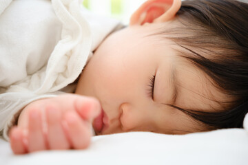 Fototapeta na wymiar 赤ちゃんの寝顔