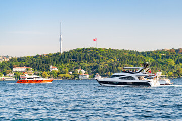 Fototapeta na wymiar Speedboats are crossing the Bosporus in Istanbul, Turkey