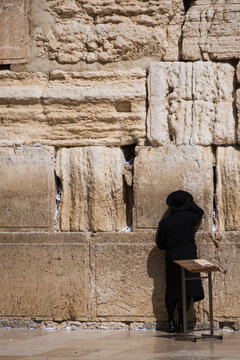 Gl&auml;ubiger Rabbiner an Rosch Haschana an der Klagemauer in Jerusalem