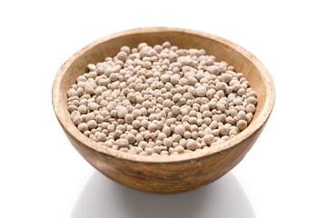 Granulowany nawóz mineralny wykorzystywany w rolnictwie