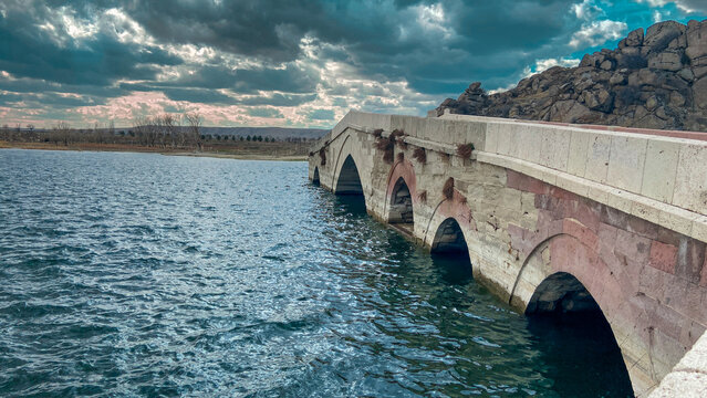 &Ccedil;eşnigir Bridge is the historical Ottoman bridge on the Kızılırmak River in Kırıkkale province, Turkey