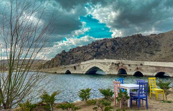 &Ccedil;eşnigir Bridge is the historical Ottoman bridge on the Kızılırmak River in Kırıkkale province, Turkey