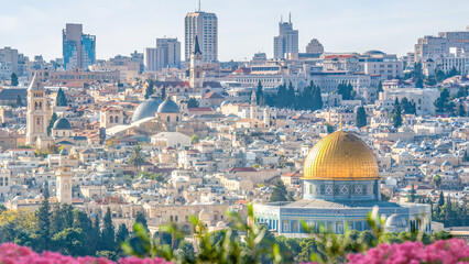 Fototapeta premium Jerusalem, Israel; April 29, 2023 - The Dome Of The Rock Mosque in Jerusalem, Israel. 
