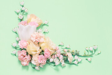 Fototapeta na wymiar beautiful spring flowers on green background