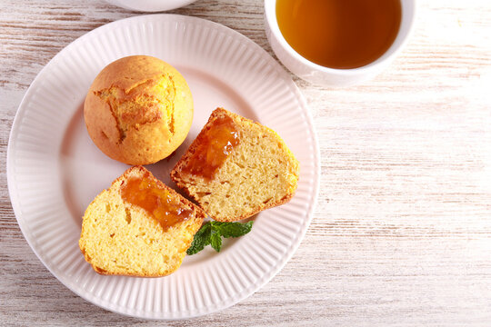 Naklejka Marmalade filling muffins