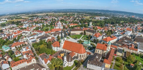 Ausblick auf den Wallfahrtsort Altötting in Oberbayern
