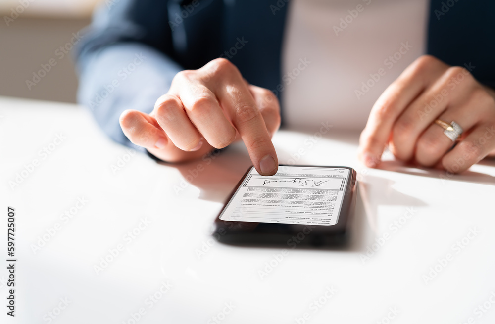 Poster digital signature on contract document online