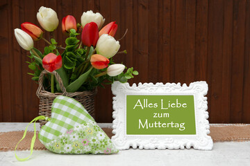 Muttertagskarte: Rahmen mit dem Text Alles Liebe zum Muttertag mit Blumenstrauß und einem...