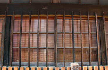 木造建築の格子窓、正面ショット