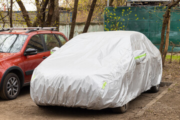 car cover to protect from the sun and rain