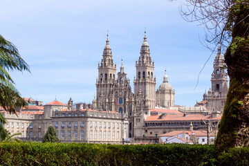 Fototapeta na wymiar Vista horizontal de la Catedral de Santiago de Compostela desde La Alameda
