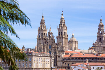 Fototapeta premium Vista horizontal de la Catedral de Santiago de Compostela desde La Alameda