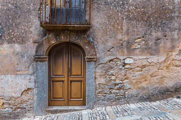 The  Old door