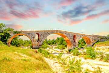 Fototapeta premium Pont Du Julien, Bonnieux, Frankreich 