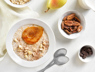 Oat porridge with caramelized pear and peanut