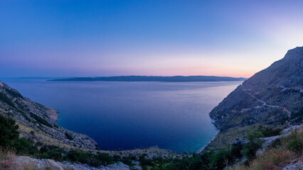 Sonnenuntergang mit Blick auf die Küste von Kroatien