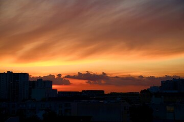 coucher de soleil sur les toits parisiens