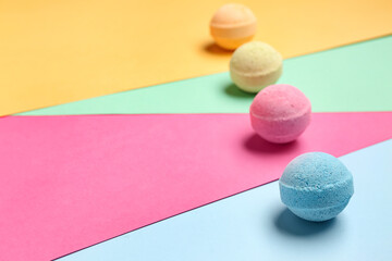Obraz premium Bath bombs on color background, closeup