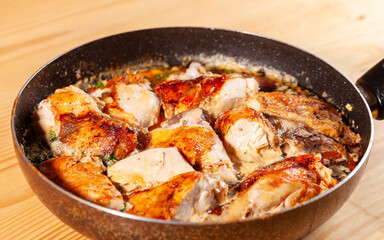 Fototapeta premium Shkmeruli, chicken in garlic sauce on a frying pan