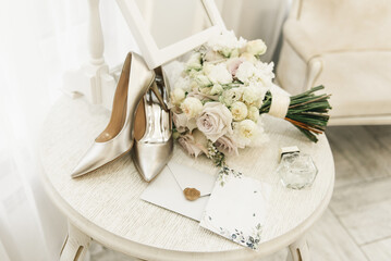 Details of wedding floristry, bridal bouquet and wedding invitations