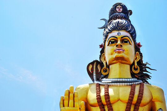 Lord Shiva statue in Omkareshwar 
