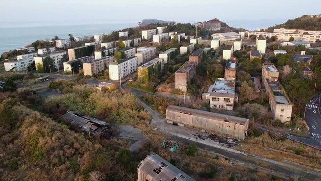池島炭鉱跡「炭鉱住宅・アパート群」