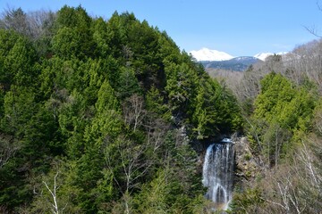 善五郎の滝と残雪の乗鞍岳 - obrazy, fototapety, plakaty