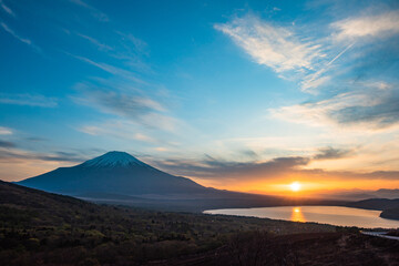 山中湖パノラマ台から富士山と夕景