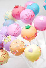 Obraz na płótnie Canvas delicious colorfull cake pop with sprinkles