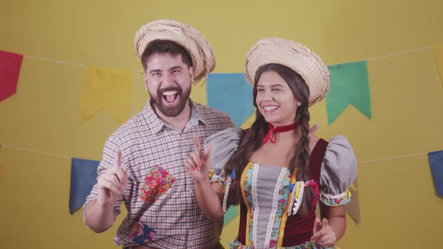 Brazilian couple, dressed in Junina party clothes, S&atilde;o Jo&atilde;o party. Protocol scenes.
